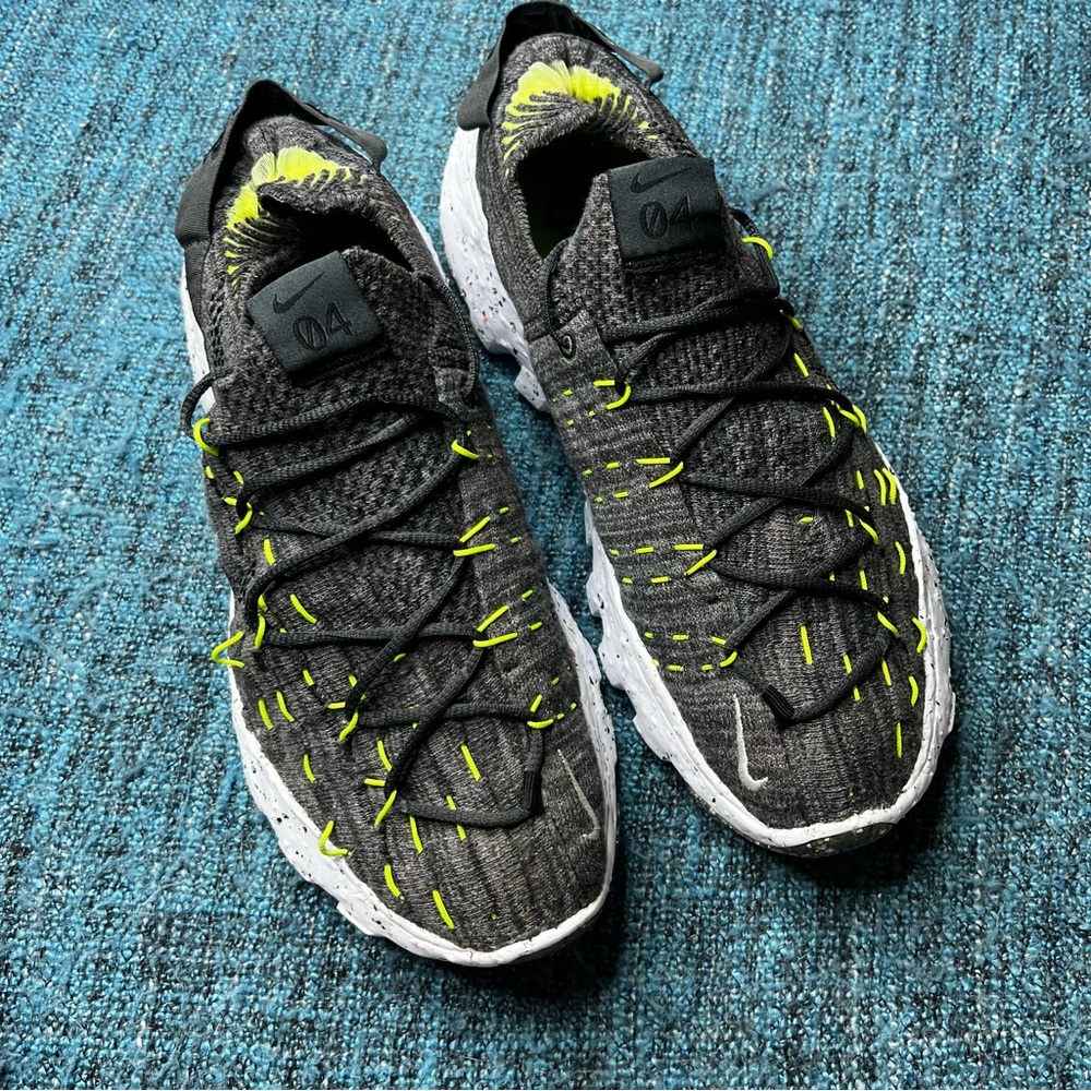 Nike Space Hippie 04 Sneakers in Black Grey Volt - Picture 2 of 11